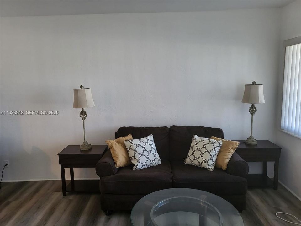 For Rent: $1,600 (1 beds, 1 baths, 494 Square Feet)