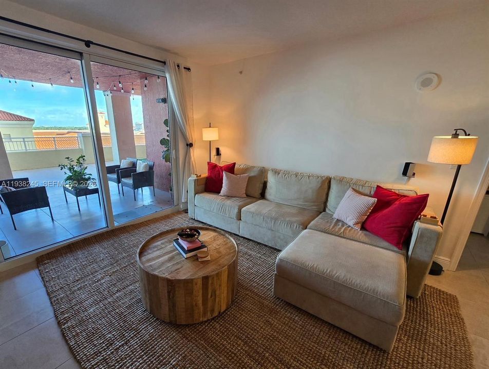 For Rent: $3,800 (2 beds, 2 baths, 1286 Square Feet)