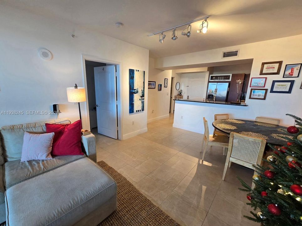 For Rent: $3,800 (2 beds, 2 baths, 1286 Square Feet)