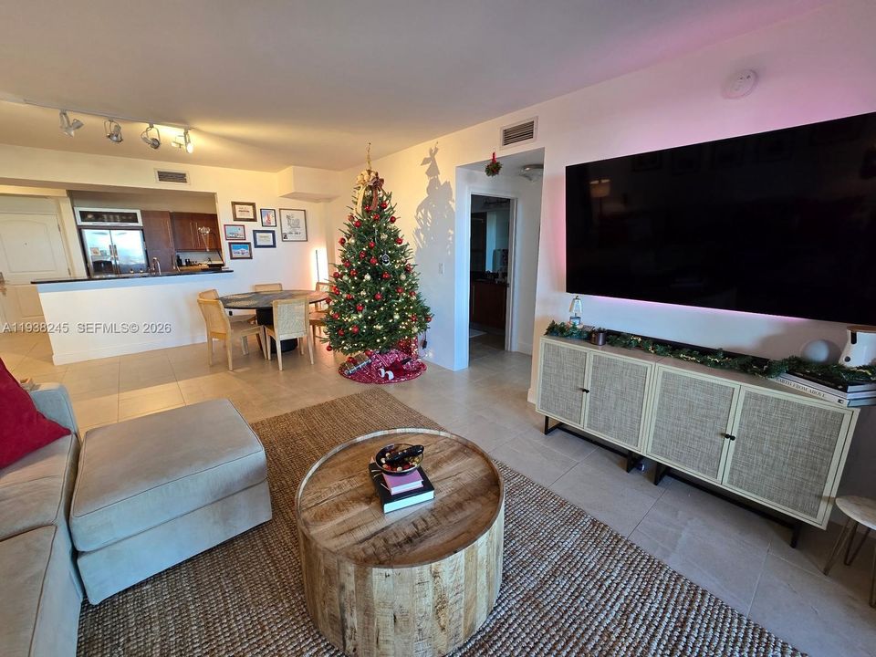 For Rent: $3,800 (2 beds, 2 baths, 1286 Square Feet)