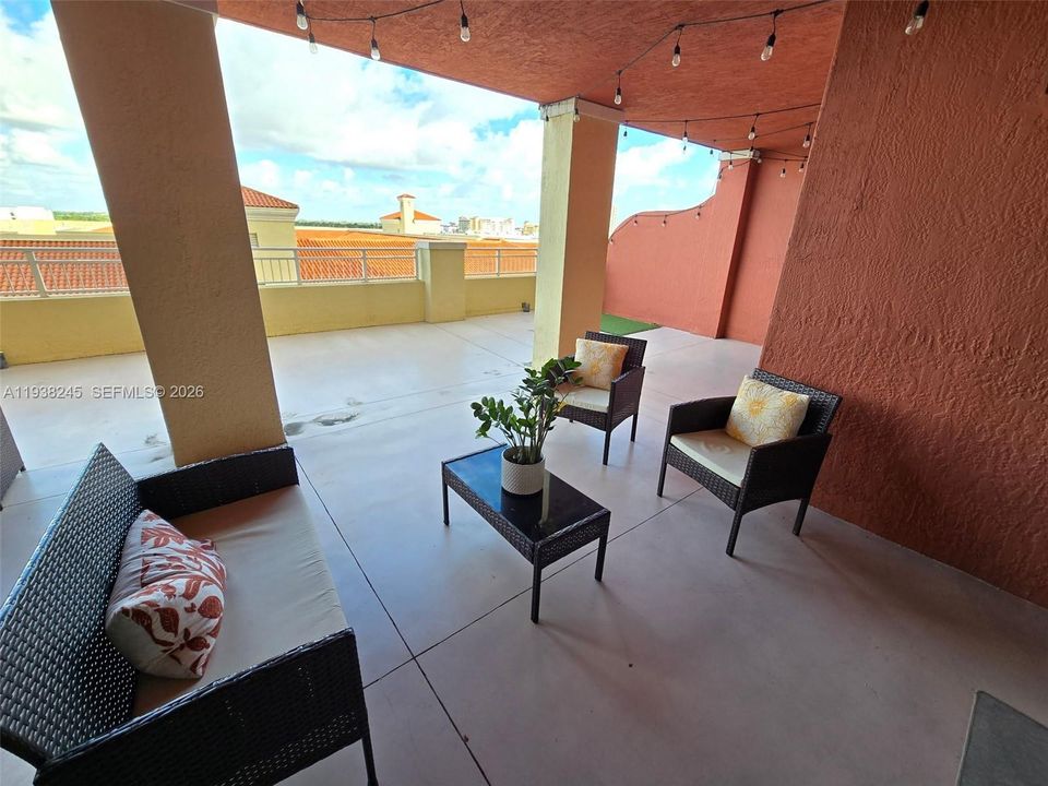 For Rent: $3,800 (2 beds, 2 baths, 1286 Square Feet)