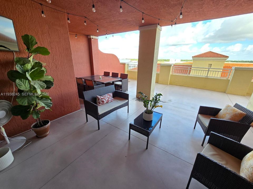 For Rent: $3,800 (2 beds, 2 baths, 1286 Square Feet)