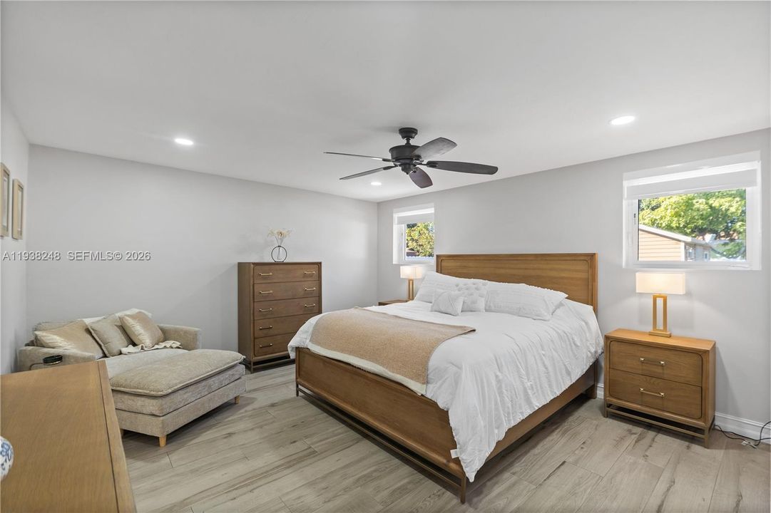 En Venta: $799,900 (3 camas, 2 baños, 2260 Pies cuadrados)