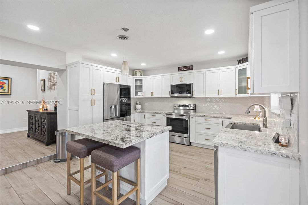 En Venta: $799,900 (3 camas, 2 baños, 2260 Pies cuadrados)