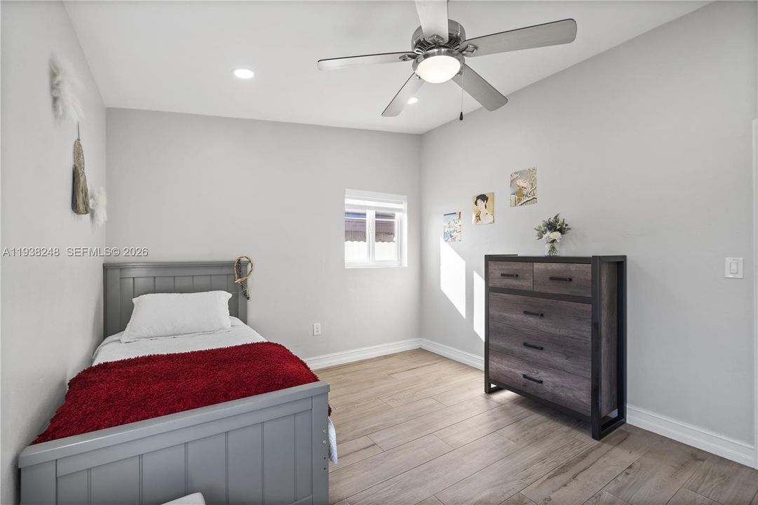 En Venta: $799,900 (3 camas, 2 baños, 2260 Pies cuadrados)