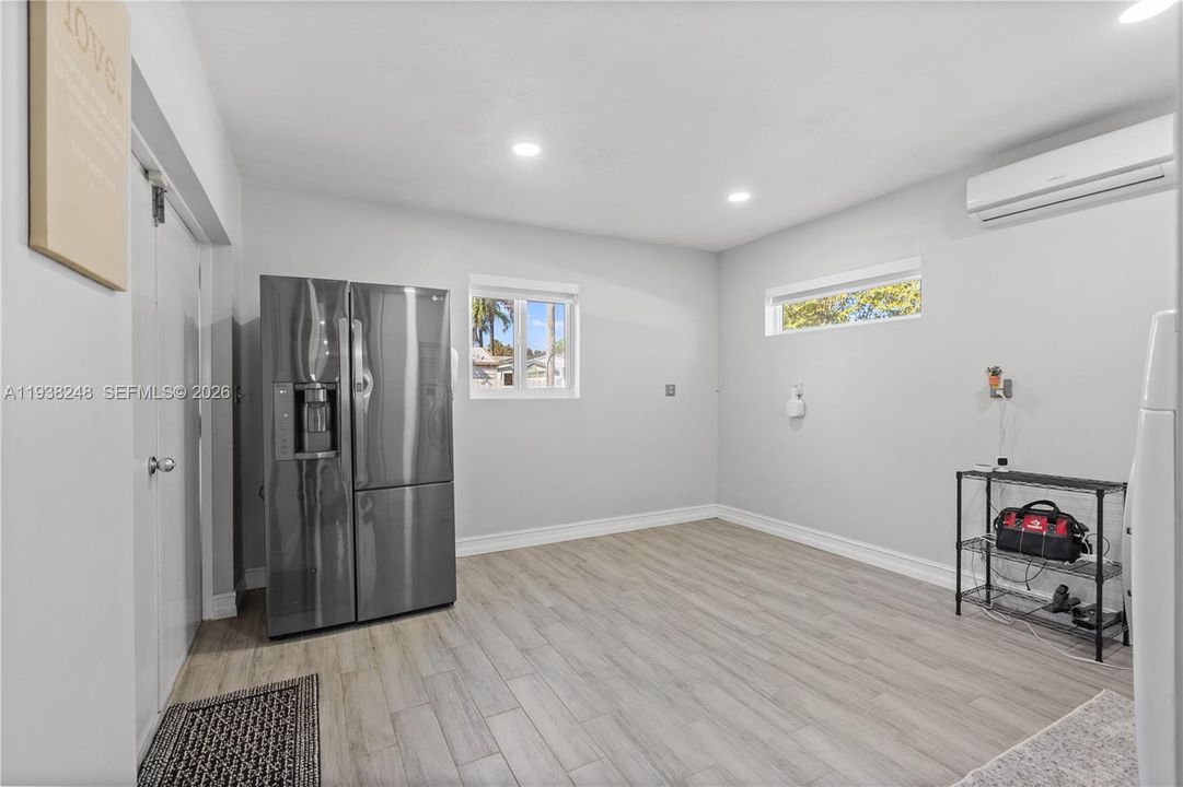 En Venta: $799,900 (3 camas, 2 baños, 2260 Pies cuadrados)