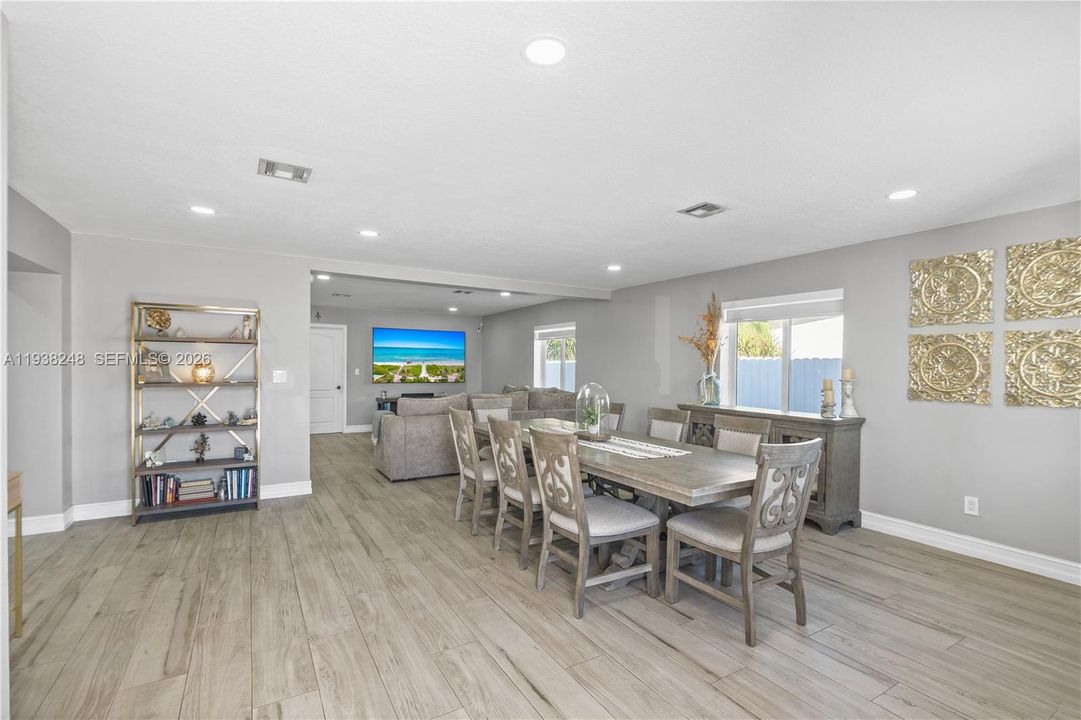 En Venta: $799,900 (3 camas, 2 baños, 2260 Pies cuadrados)