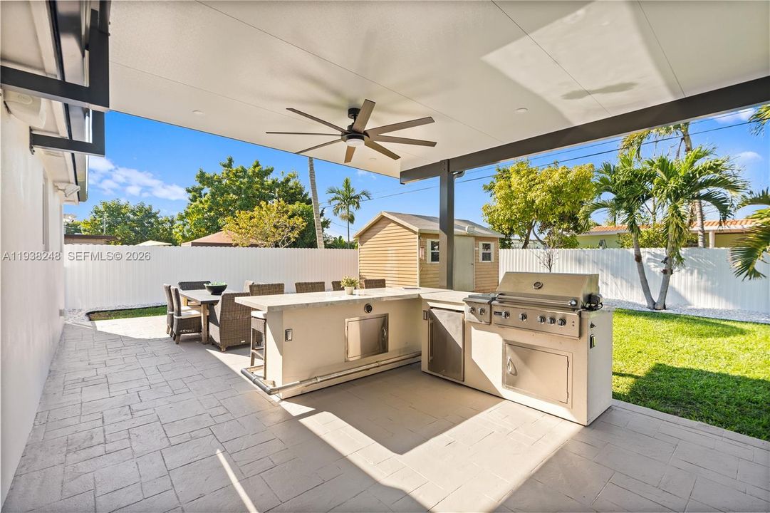 En Venta: $799,900 (3 camas, 2 baños, 2260 Pies cuadrados)