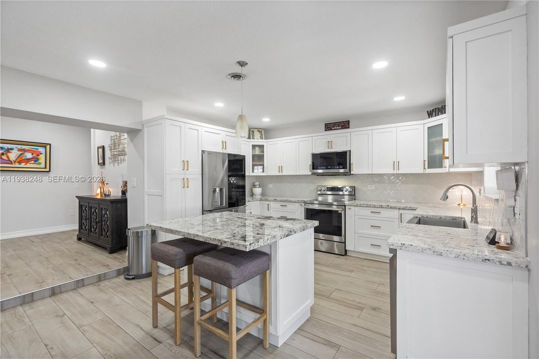 En Venta: $799,900 (3 camas, 2 baños, 2260 Pies cuadrados)