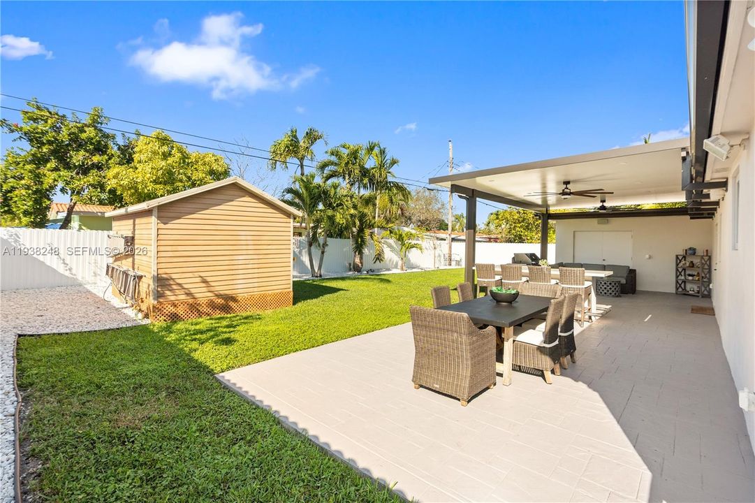 En Venta: $799,900 (3 camas, 2 baños, 2260 Pies cuadrados)