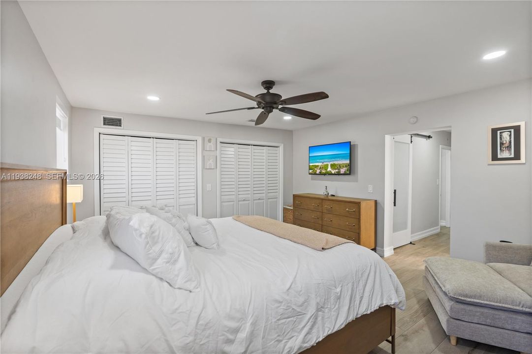 En Venta: $799,900 (3 camas, 2 baños, 2260 Pies cuadrados)