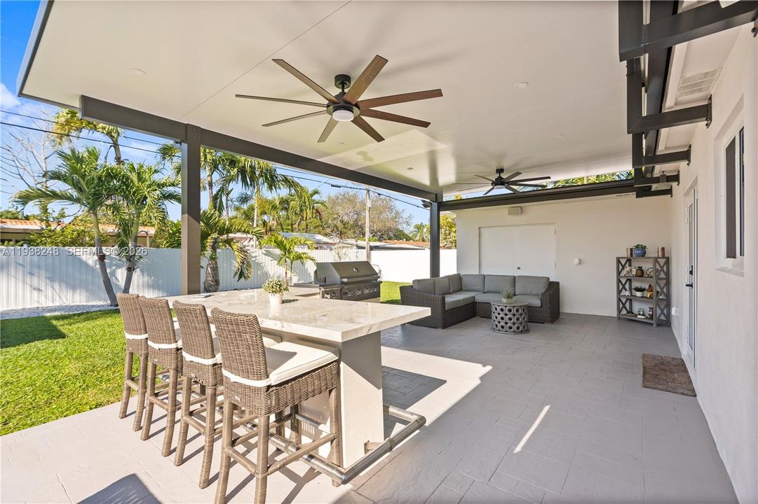 En Venta: $799,900 (3 camas, 2 baños, 2260 Pies cuadrados)