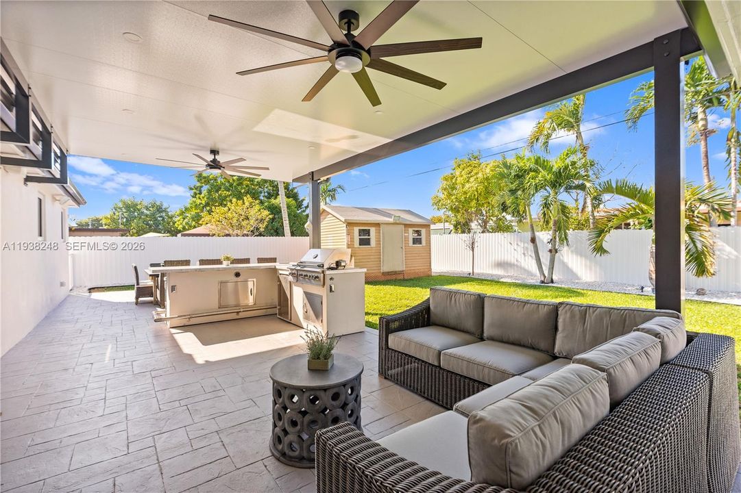 En Venta: $799,900 (3 camas, 2 baños, 2260 Pies cuadrados)