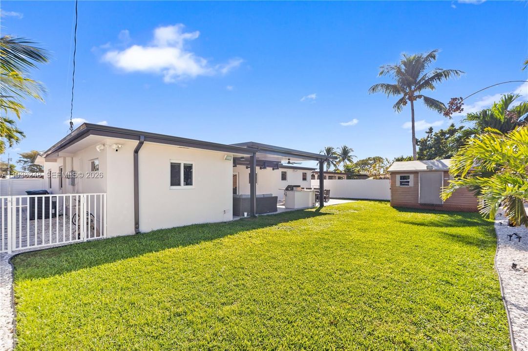 En Venta: $799,900 (3 camas, 2 baños, 2260 Pies cuadrados)