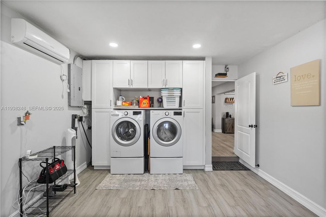 En Venta: $799,900 (3 camas, 2 baños, 2260 Pies cuadrados)