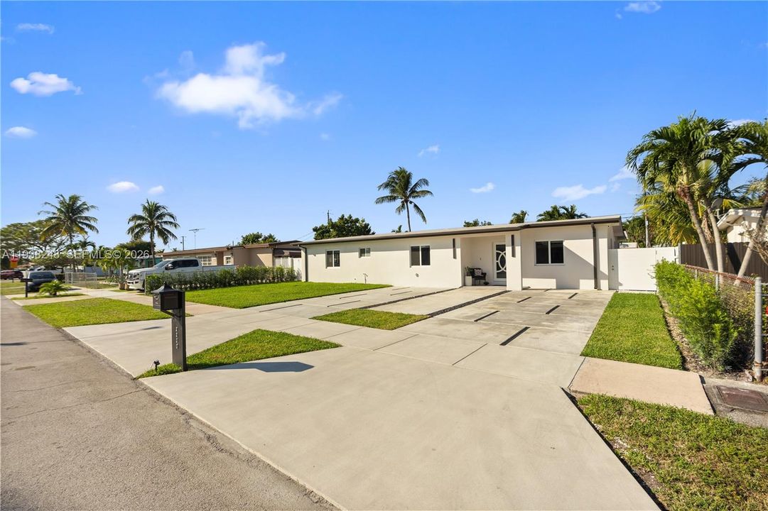 En Venta: $799,900 (3 camas, 2 baños, 2260 Pies cuadrados)