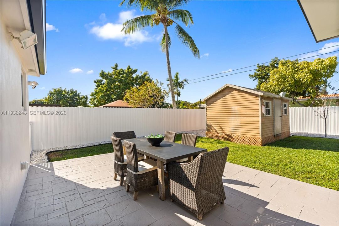 En Venta: $799,900 (3 camas, 2 baños, 2260 Pies cuadrados)