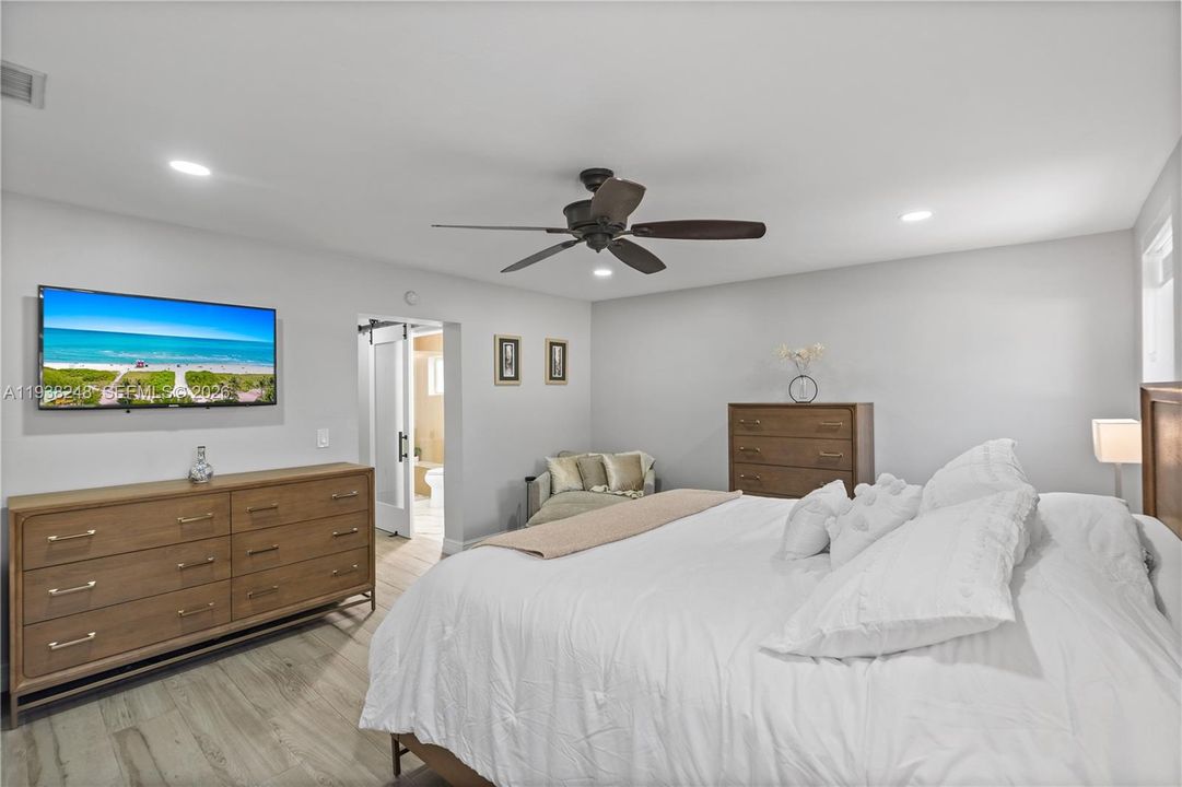 En Venta: $799,900 (3 camas, 2 baños, 2260 Pies cuadrados)