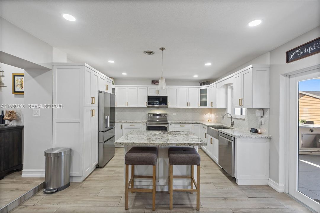 En Venta: $799,900 (3 camas, 2 baños, 2260 Pies cuadrados)