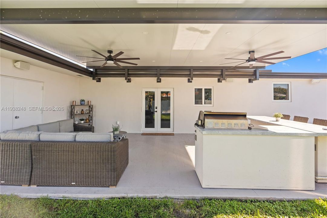 En Venta: $799,900 (3 camas, 2 baños, 2260 Pies cuadrados)