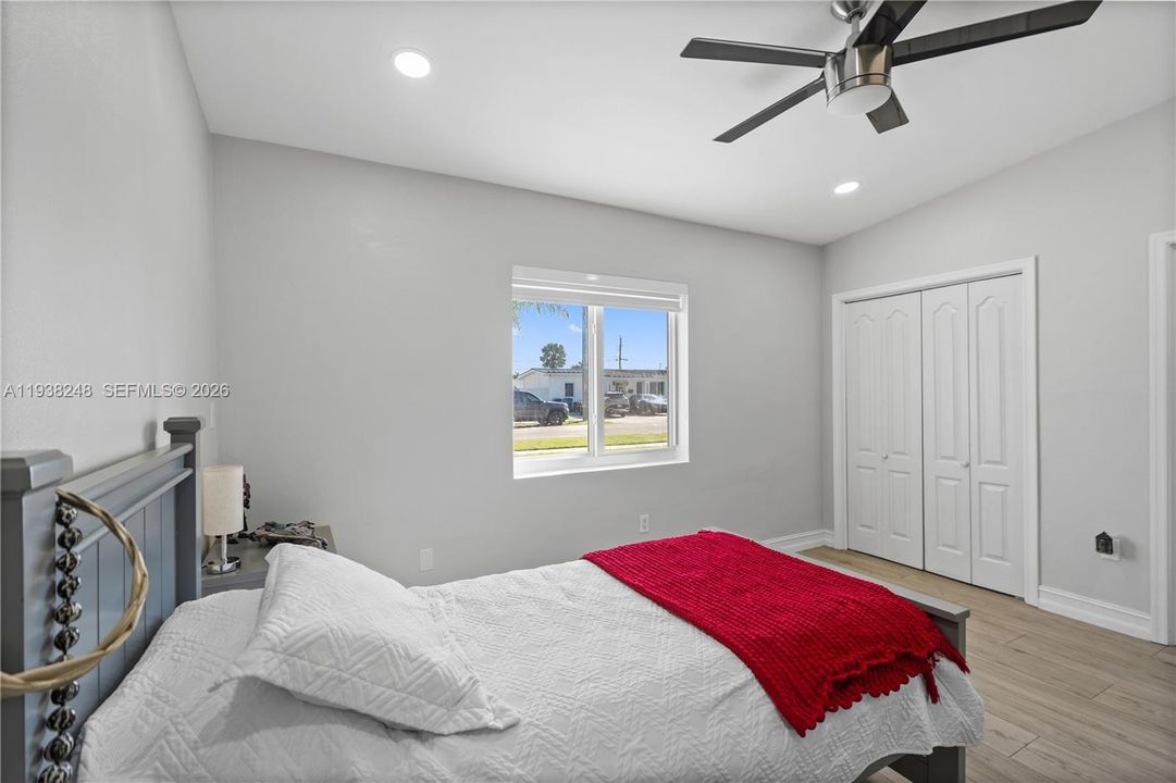 En Venta: $799,900 (3 camas, 2 baños, 2260 Pies cuadrados)