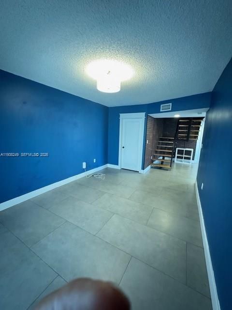 出租: $4,200 (3 贝兹, 2 浴室, 1730 平方英尺)