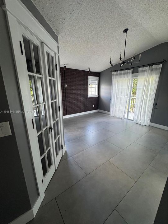 出租: $4,200 (3 贝兹, 2 浴室, 1730 平方英尺)