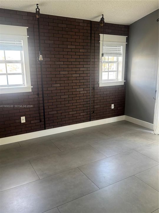 出租: $4,200 (3 贝兹, 2 浴室, 1730 平方英尺)