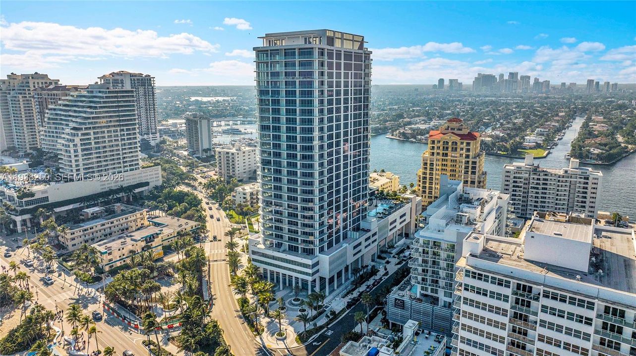 En Venta: $4,999,000 (4 camas, 4 baños, 3112 Pies cuadrados)