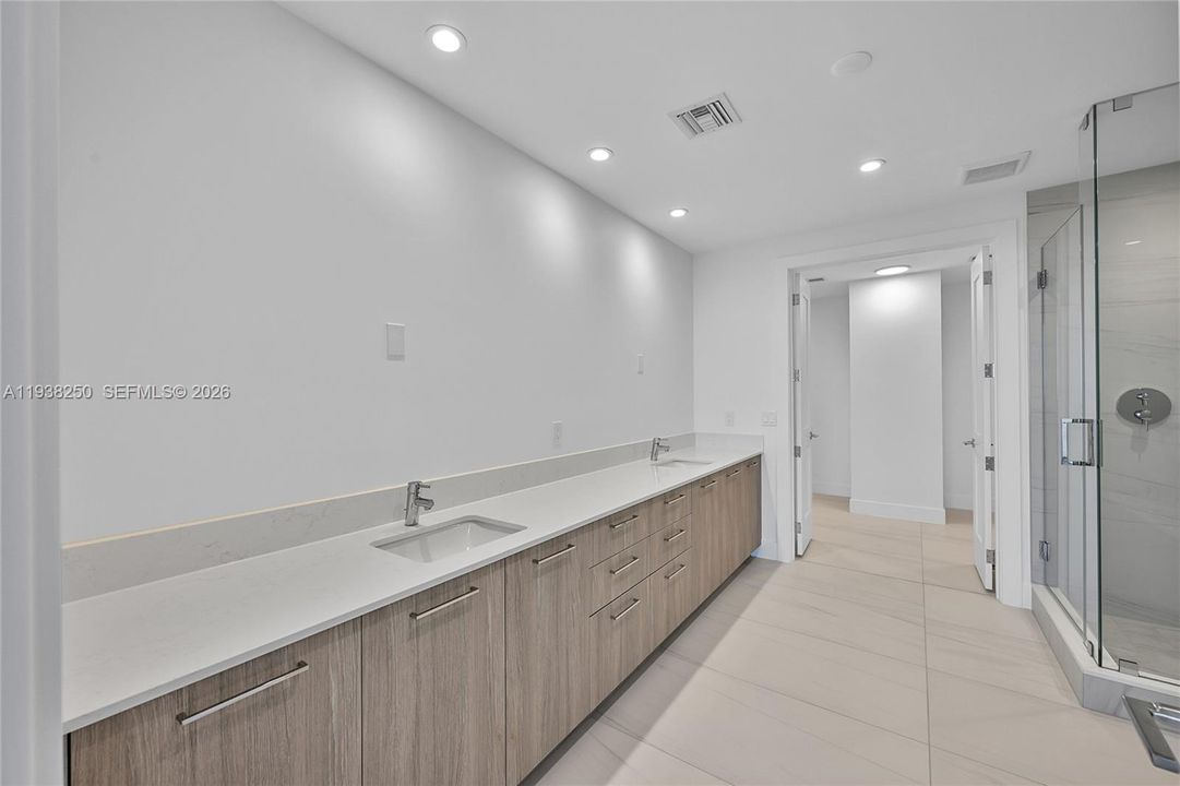 En Venta: $4,999,000 (4 camas, 4 baños, 3112 Pies cuadrados)