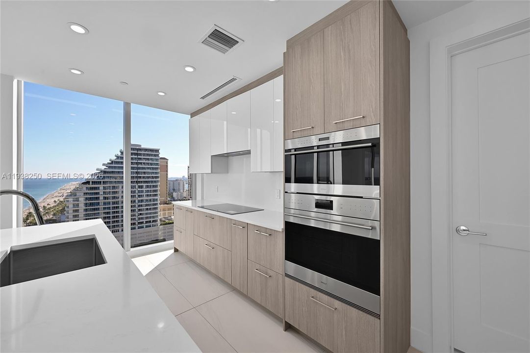 En Venta: $4,999,000 (4 camas, 4 baños, 3112 Pies cuadrados)