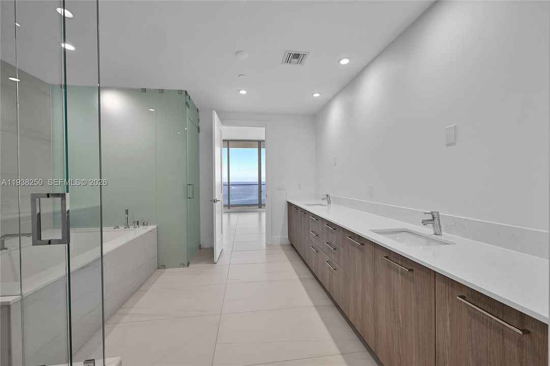 En Venta: $4,999,000 (4 camas, 4 baños, 3112 Pies cuadrados)