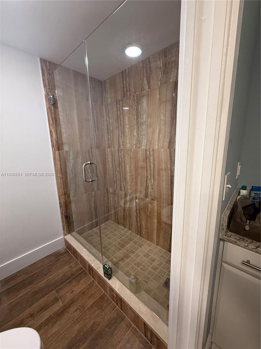 待售: $320,000 (2 贝兹, 2 浴室, 893 平方英尺)