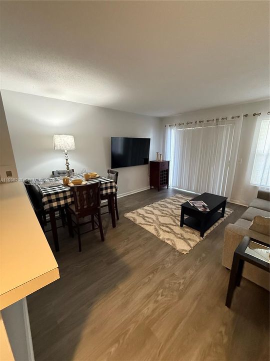 待售: $265,000 (2 贝兹, 2 浴室, 770 平方英尺)