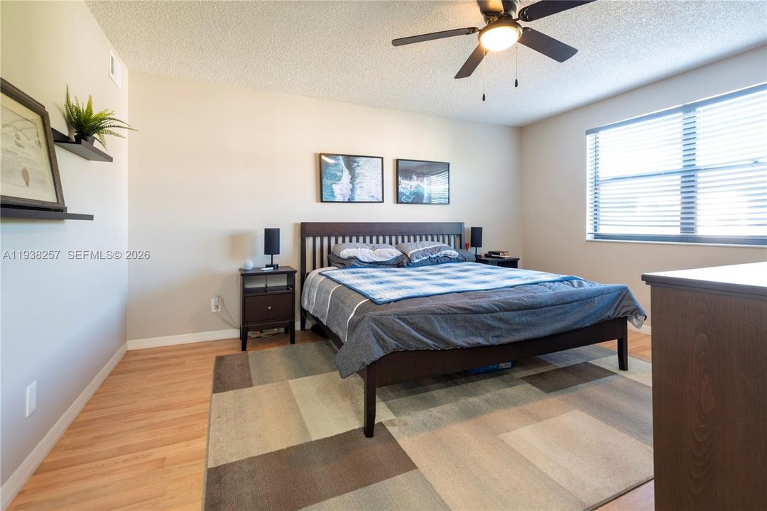En Venta: $179,950 (2 camas, 2 baños, 1270 Pies cuadrados)