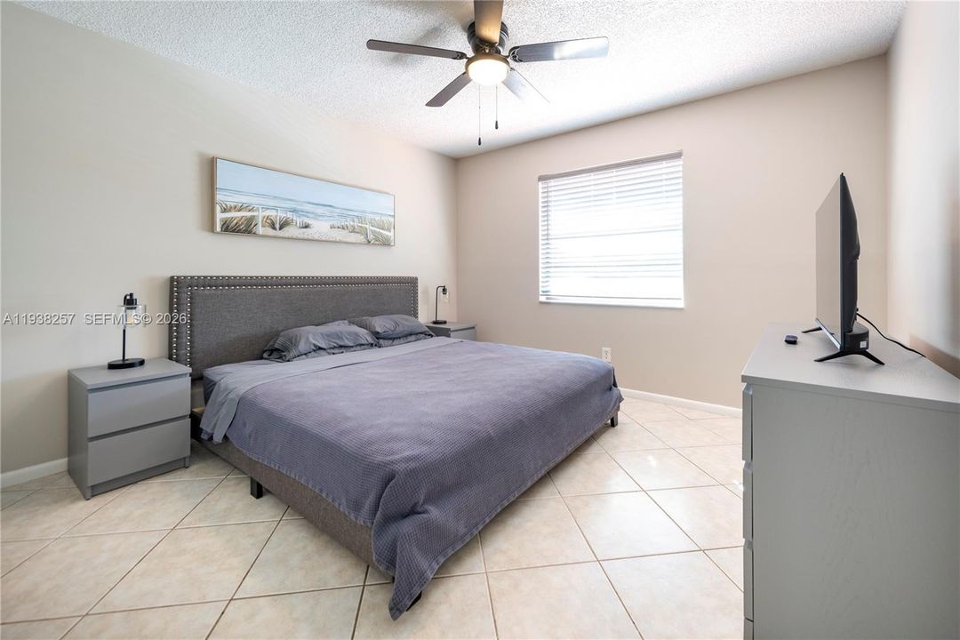 En Venta: $179,950 (2 camas, 2 baños, 1270 Pies cuadrados)