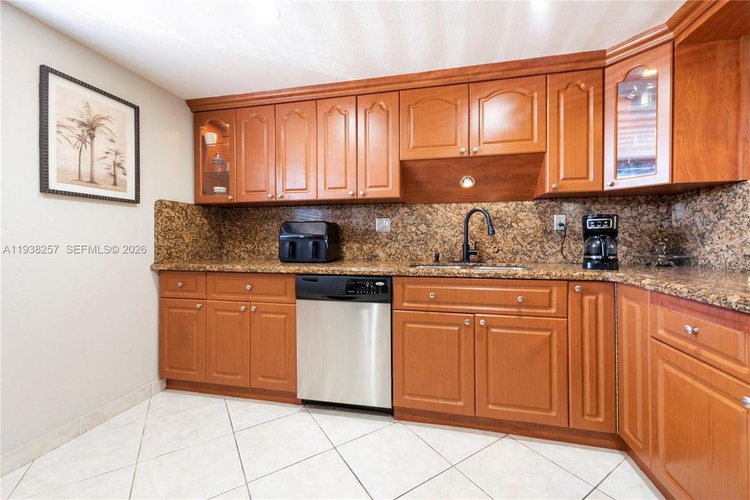 En Venta: $179,950 (2 camas, 2 baños, 1270 Pies cuadrados)