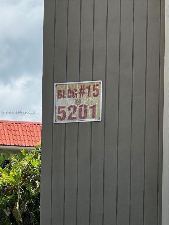 For Sale: $210,000 (1 beds, 1 baths, 810 Square Feet)