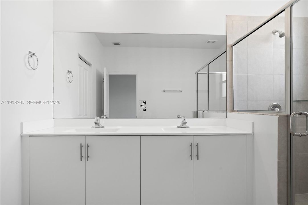 На продажу: $445,000 (3 спален, 2 ванн, 1331 Квадратных фут)