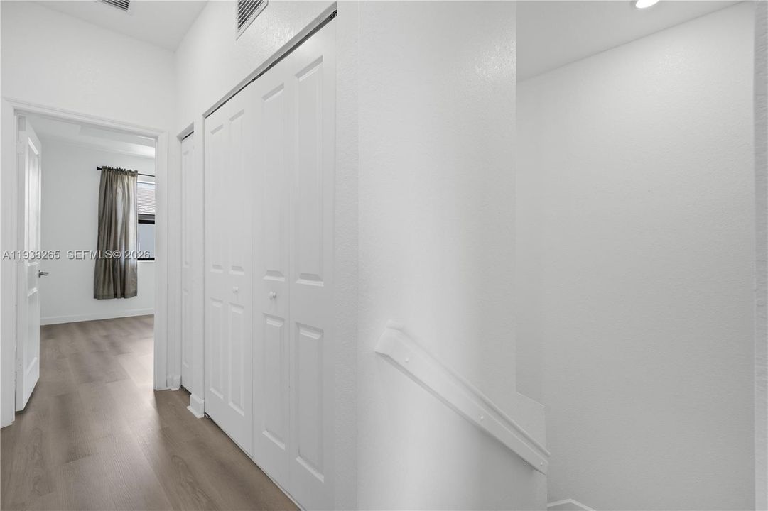 На продажу: $445,000 (3 спален, 2 ванн, 1331 Квадратных фут)