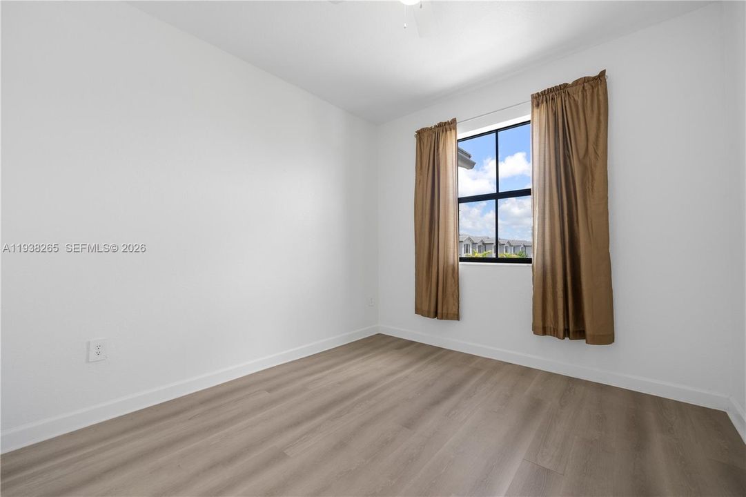 На продажу: $445,000 (3 спален, 2 ванн, 1331 Квадратных фут)