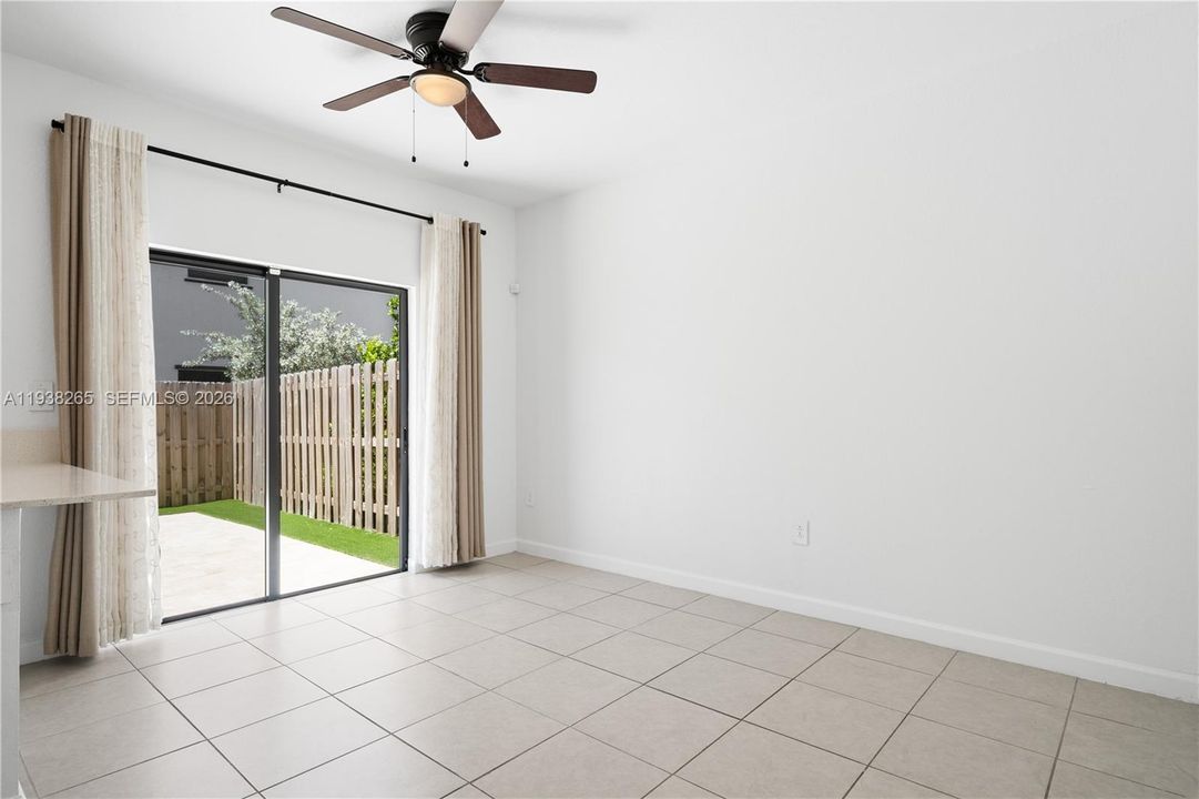 На продажу: $445,000 (3 спален, 2 ванн, 1331 Квадратных фут)