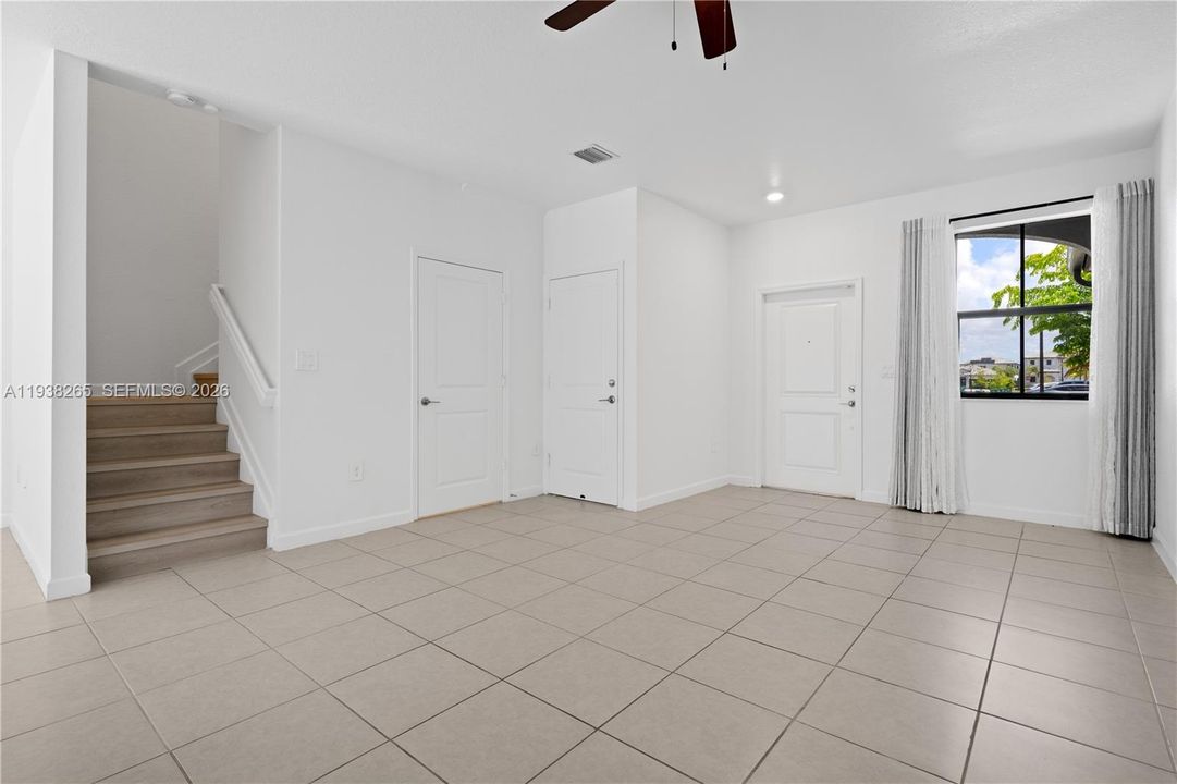 На продажу: $445,000 (3 спален, 2 ванн, 1331 Квадратных фут)