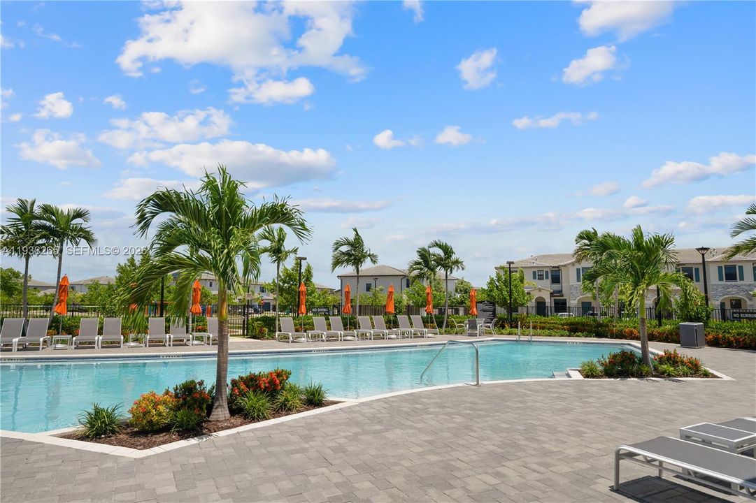 На продажу: $445,000 (3 спален, 2 ванн, 1331 Квадратных фут)