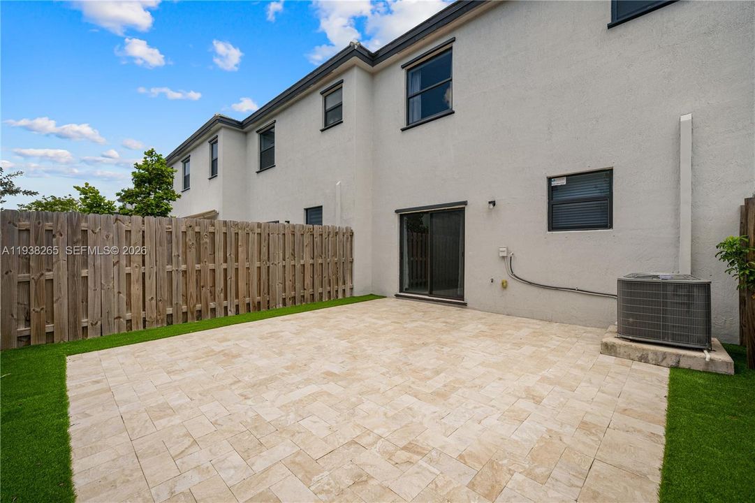 На продажу: $445,000 (3 спален, 2 ванн, 1331 Квадратных фут)