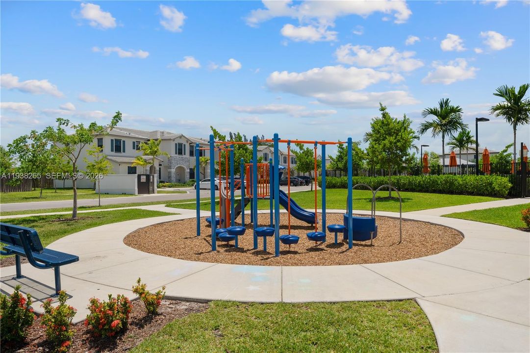 На продажу: $445,000 (3 спален, 2 ванн, 1331 Квадратных фут)