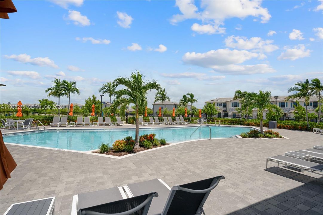 На продажу: $445,000 (3 спален, 2 ванн, 1331 Квадратных фут)