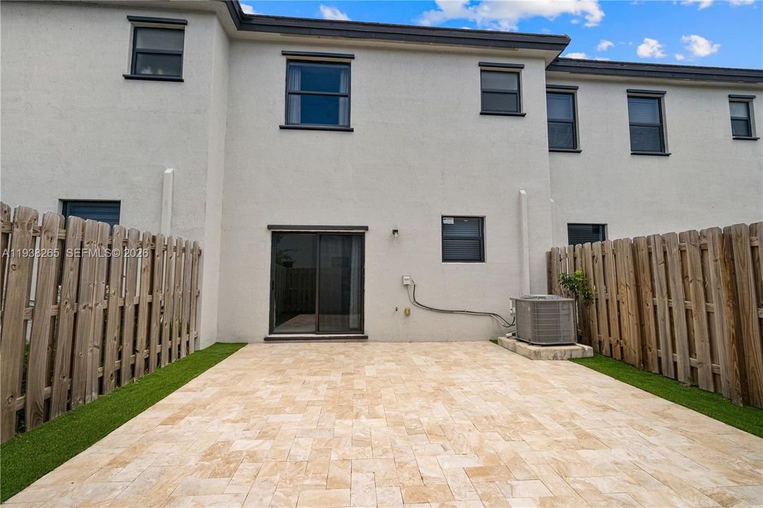 На продажу: $445,000 (3 спален, 2 ванн, 1331 Квадратных фут)