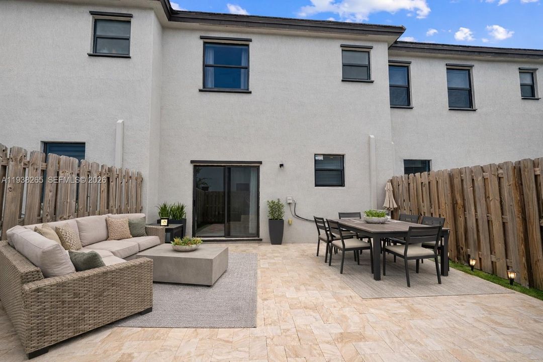 На продажу: $445,000 (3 спален, 2 ванн, 1331 Квадратных фут)