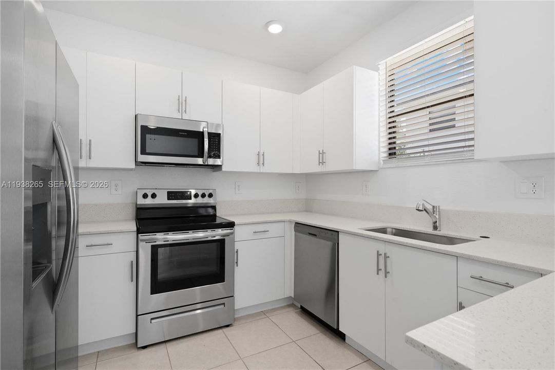 На продажу: $445,000 (3 спален, 2 ванн, 1331 Квадратных фут)